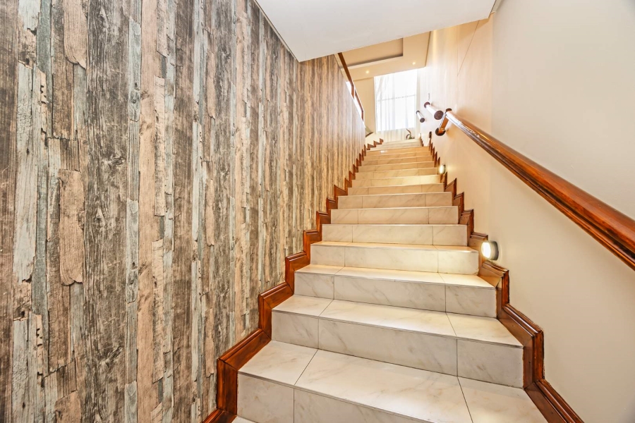 8 Bedroom Property for Sale in Baronetcy Estate Western Cape